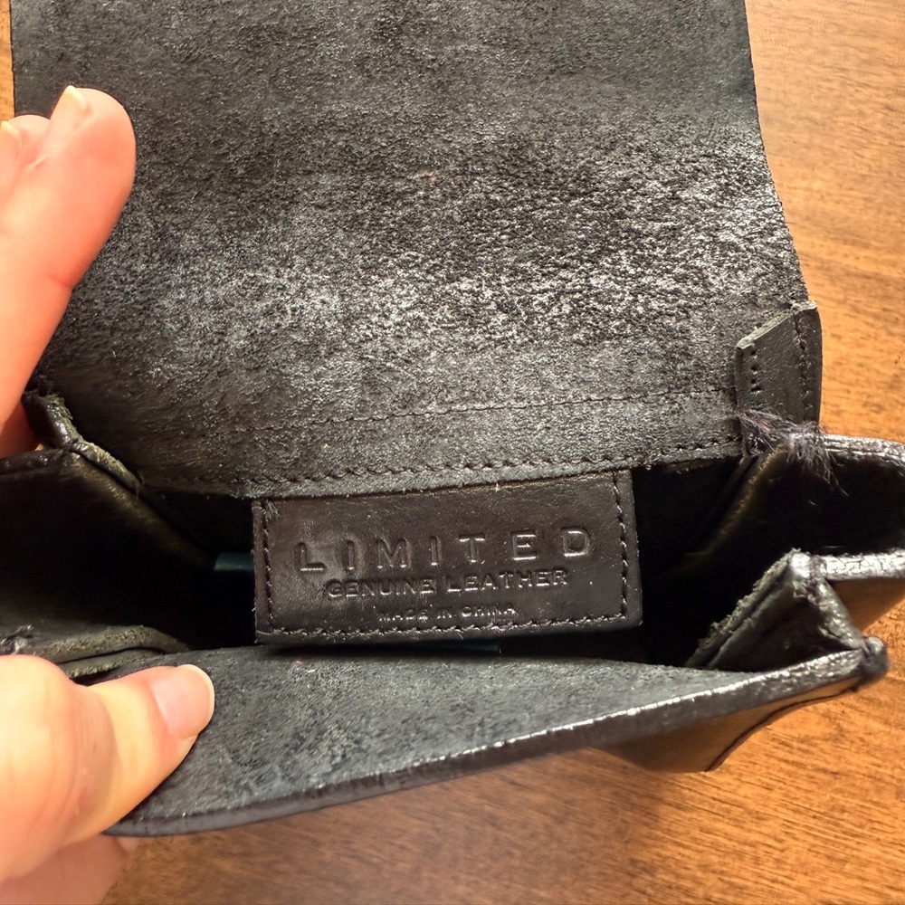 Vintage The Limited Genuine Leather Crossbody Bag | Black Buckle Flap | 90s/Y2K - Picture 3 of 3